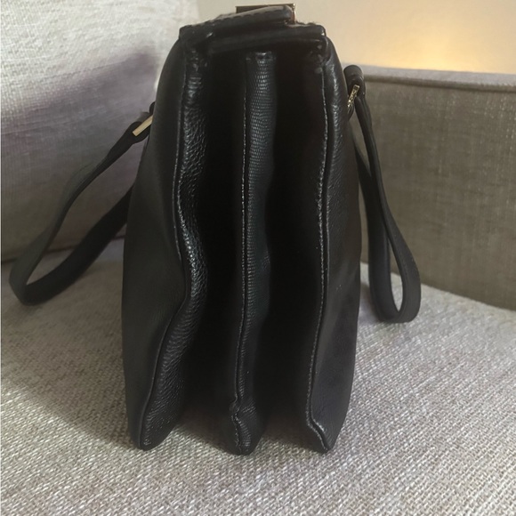 Isaac Mizrahi Elegant Black Shoulder Bag - Picture 4 of 16